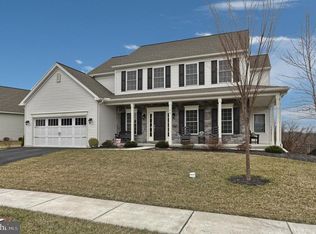 120 Woods Edge Dr, Hummelstown, PA 17036