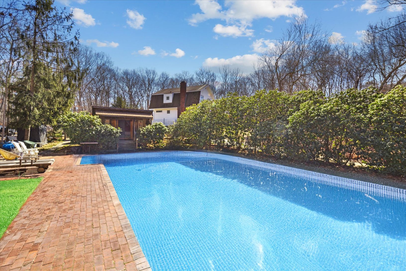  Oversized Pool With New Liner