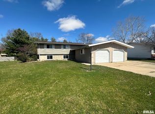4610 S Lake Camelot Dr, Mapleton, IL 61547