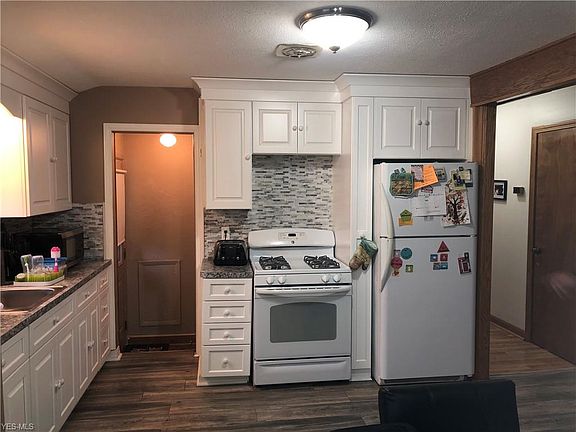 3rd image of 14670 Greystone Dr
