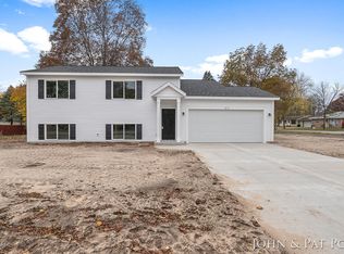 813 S Maple St, Greenville, MI 48838
