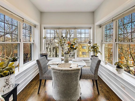 3rd image of 1435 W Rosemont Ave #3E