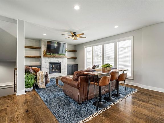 4th image of 513 NE Lyndonwood Dr