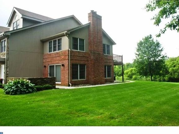 2nd image of 3001 E Chestnut Ave #103