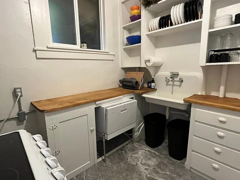 856 E Carter St #5 — Photo 9