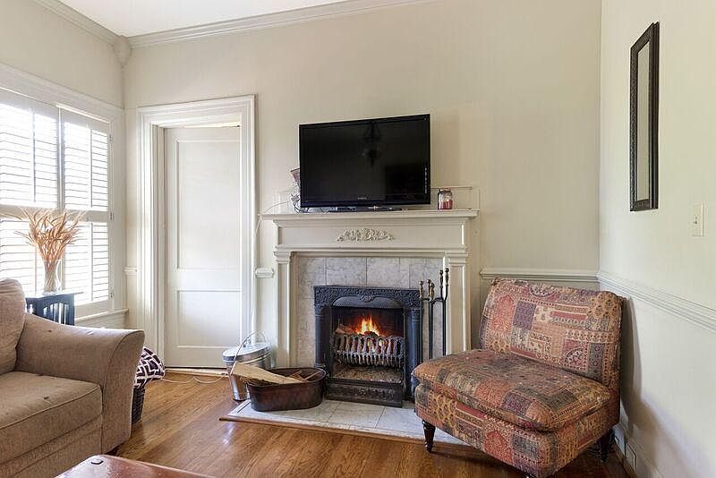 2nd image of 3319 Cliff Rd S #B