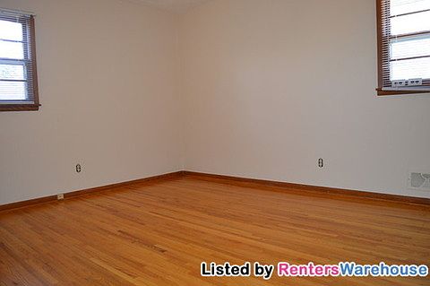 3rd image of 4612 Washington St NE