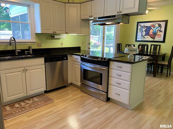 3rd image of 618 Wedgewood Dr