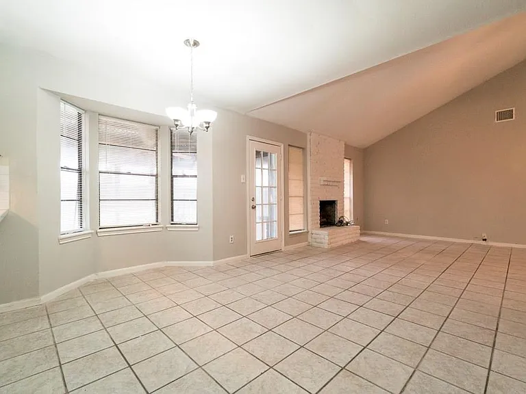 18746 Wood Glen Ln — Photo 23