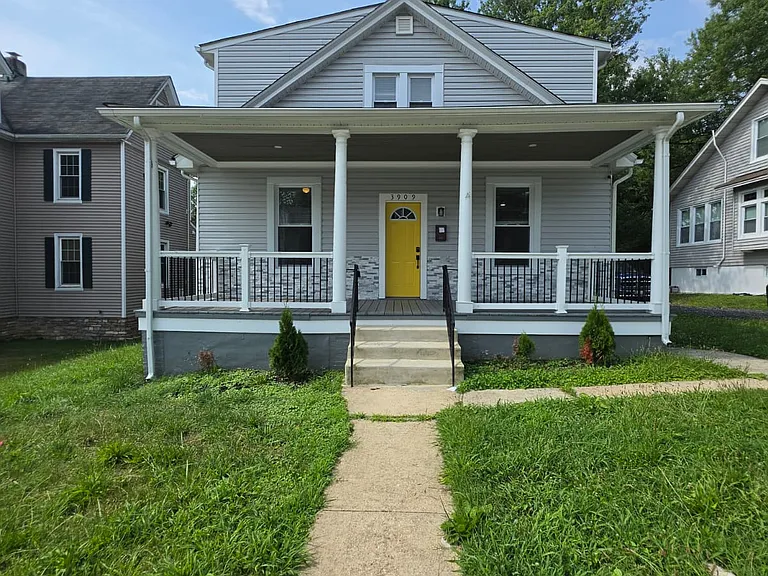 3909 Fleetwood Ave — Photo 2