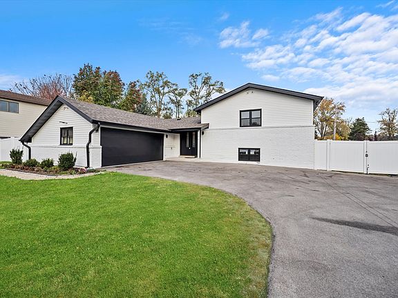 2nd image of 139 1/2 E Bonnie Brae Ave