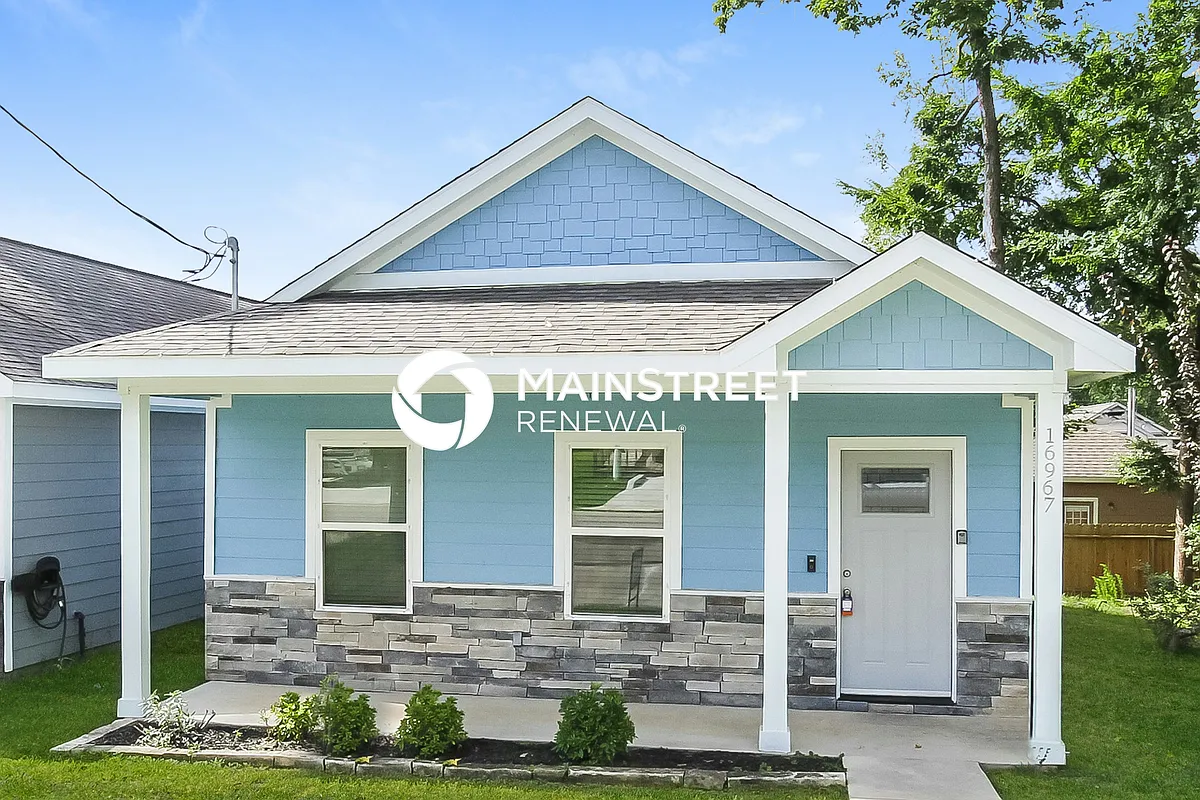 Front View - 16967 W Ivanhoe