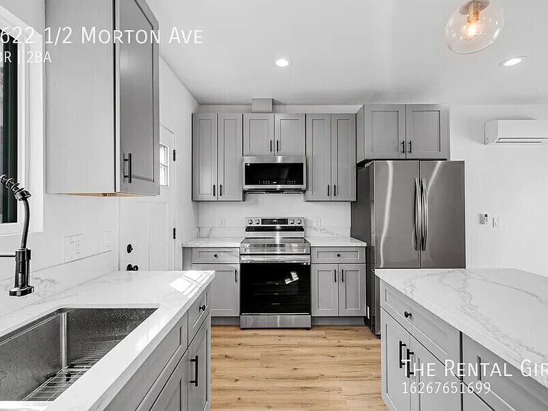 1622 1/2 Morton Ave — Photo 4