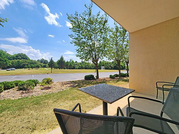 5th image of 124 Plaza Dr #3101