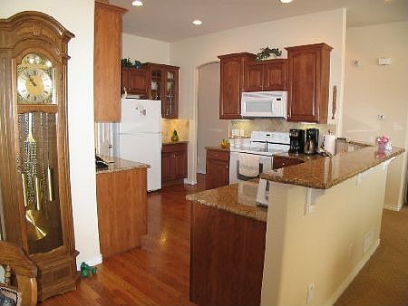 Gourment Kitchen w/ Hardwood Floors