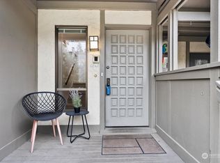6546 Park Point Way NE #B-304, Seattle, WA