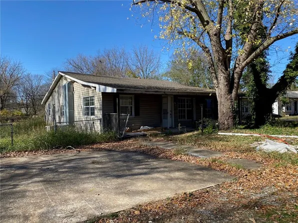 417 S Giles Ave, Gentry, AR 72734