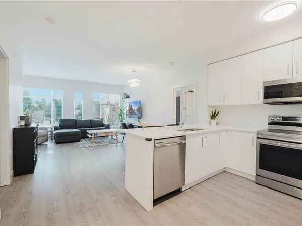 707 Treanor Ave #202, Langford, BC V9B 3R4