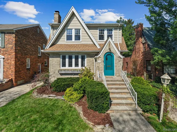 414 Cloverly Rd, Grosse Pointe Farms, MI 48236