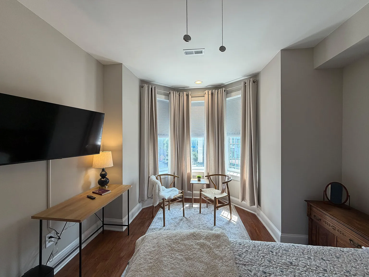 ATQ Corp_547 Florida Avenue NW - Room 5 — Photo 1