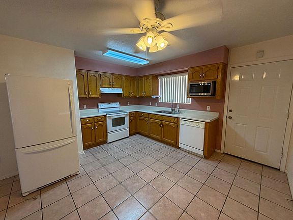5th image of 13613 E 52nd St