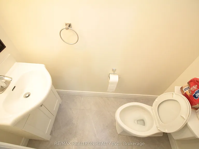 18 Roxton Rd #MAIN FLOOR — Photo 10