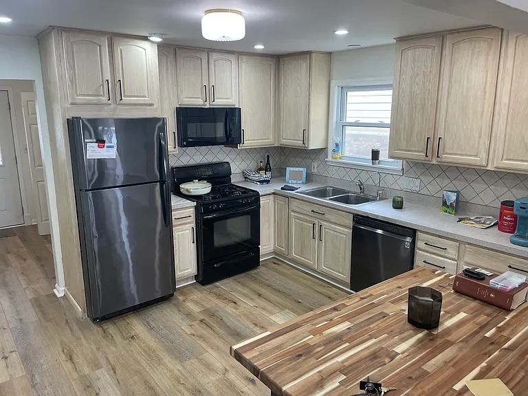2414 Cranewood Dr — Photo 2