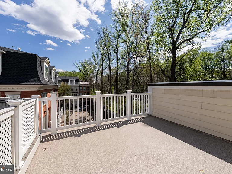 10326 Grosvenor Pl — Photo 45