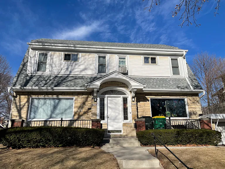 2102 E Beverly Rd — Photo 1