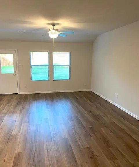 1902 Canyon Ln — Photo 23