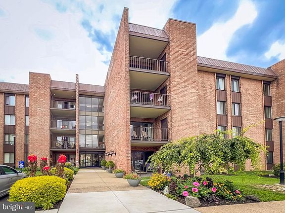 3rd image of 6311 Delaire Landing Rd #311-00
