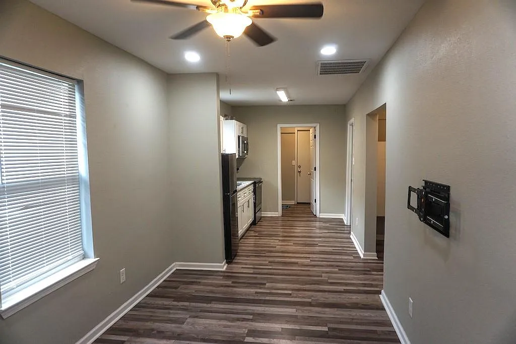 2 bed, 2.0 bath, 708 sqft, $1,500 — Photo 3
