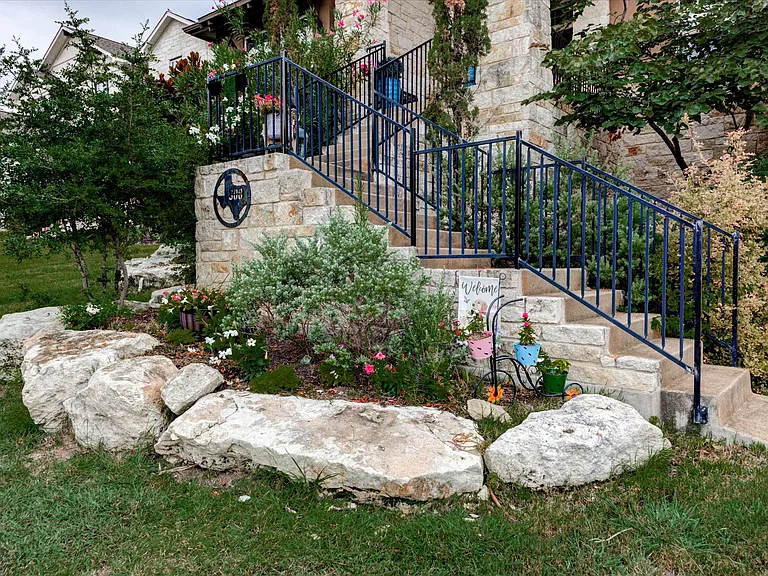 Enchanted Hilltop Way — Photo 4