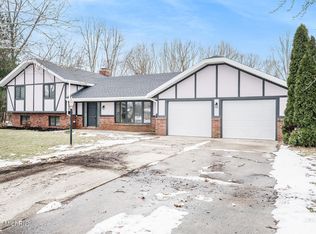 1528 Emerson Dr, Saint Joseph, MI 49085