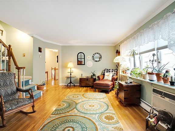 4th image of 1678 Baker Ave