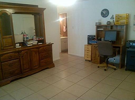 4th image of 4408 Robinhood Dr