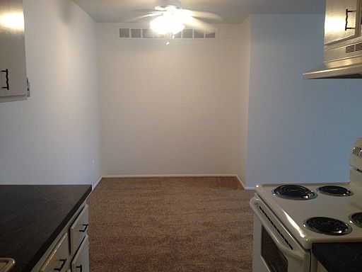 5th image of 2722 Golfside Dr APT 914