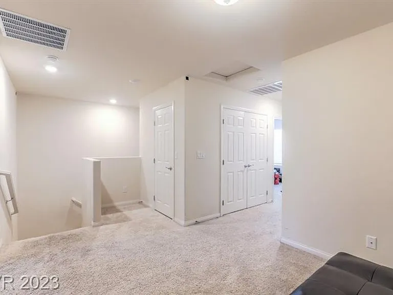 7431 Sunray Point St — Photo 17