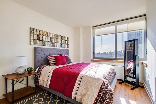 Rented by Compass | media 52