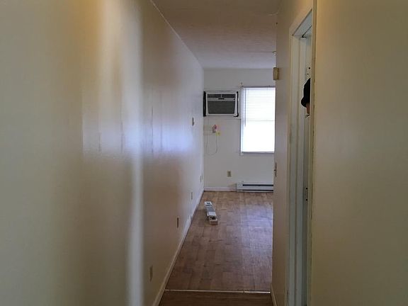 5th image of 1302 Lakewood Dr APT C