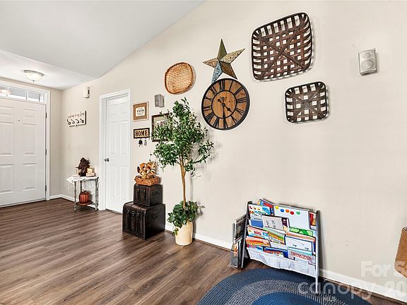 3rd image of 3014 Kansas City Dr