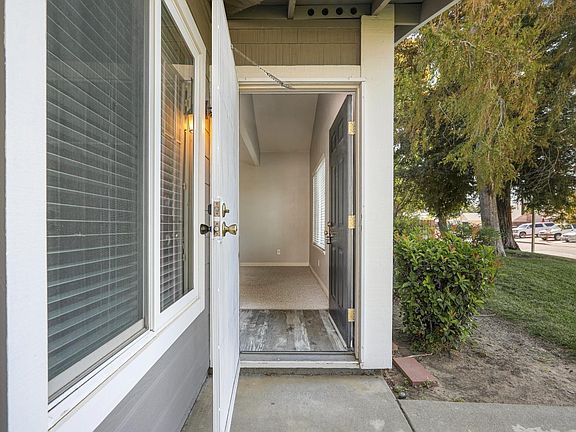 5th image of 173 Cambridge Dr