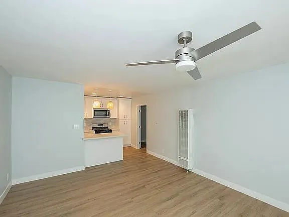 418 N Broadway #418.3 — Photo 19