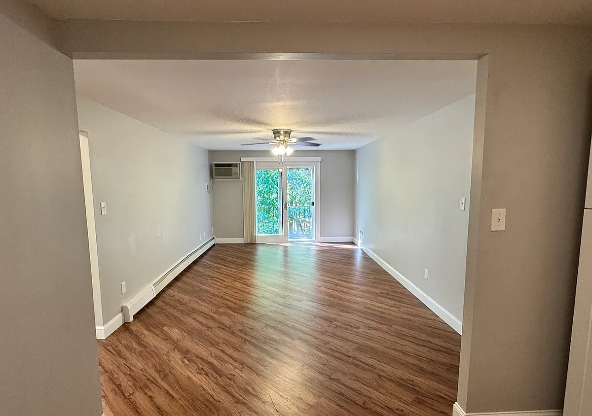 Building Photo - 2 Pembroke Dr #18