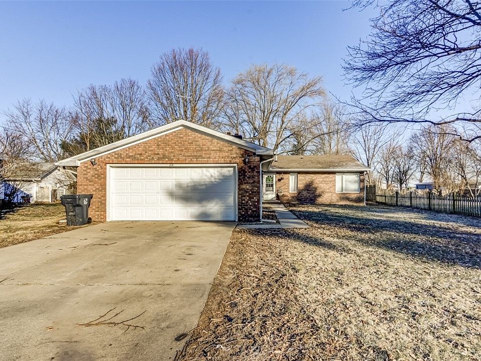 214 W Carter, Cerro Gordo, IL 61818 Zillow