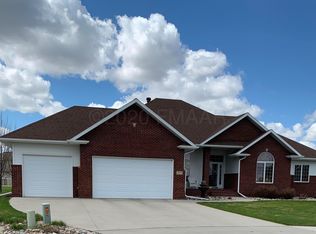 4839 2nd St SW, Moorhead, MN 56560