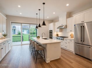 16 Valiant Court, Middletown, NJ 07748