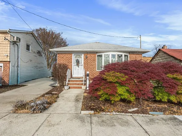 135-15 63rd Avenue, Flushing, NY 11367