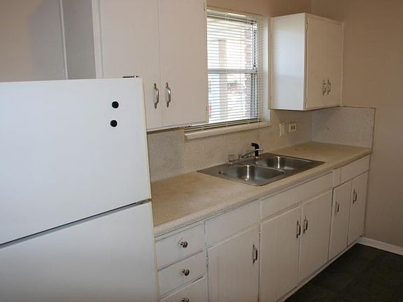 5th image of 436 E Rampart Dr