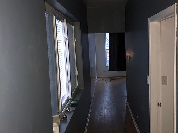 2nd image of 1242 W Oakdale Ave #2